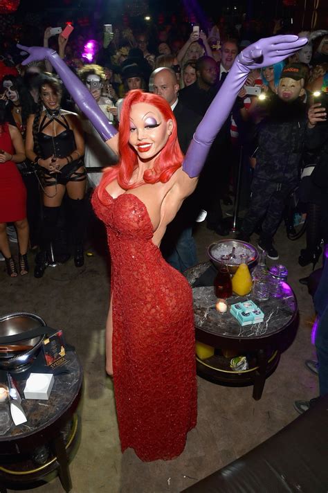 Heidi klum just took things up a notch by dressing up as jessica rabbit for halloween this year. Heidi Klum Stuns In Elaborate Jessica Rabbit Halloween ...