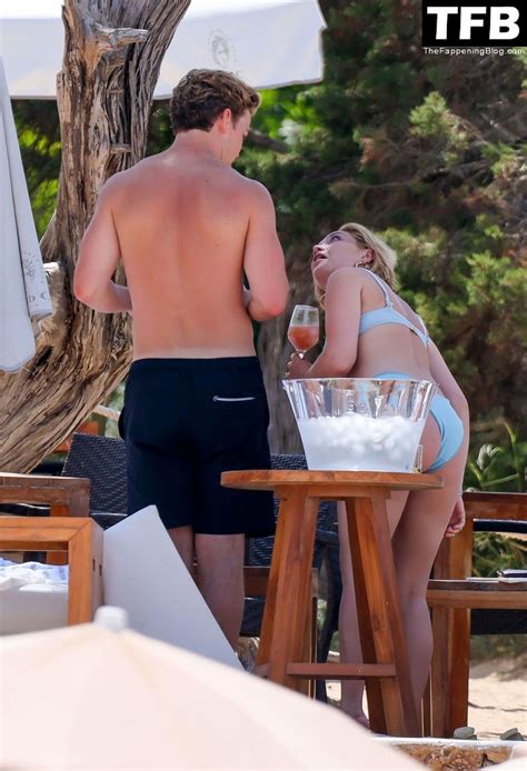 Florence Pugh Will Poulter Enjoy A Flirty Beach Day In Ibiza