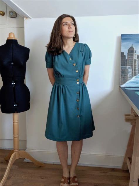 Robe swing année 50 fleurie en. Une robe années 40 (ou deux) - la robe Lliria | Robe année ...