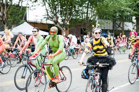 Photos Naked Bikers Kick Off Seattle Summer At The Fremont Solstice Parade WOAI