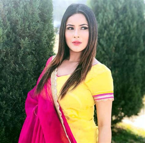 Последние твиты от shehnaaz gill (@ishehnaaz_gill). Actor Shehnaaz Gill all set to come up with her single track
