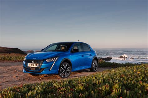 Peugeot is actually one of the oldest brands on the car market today even if at first they didn't exactly make cars. La nouvelle Peugeot 208 conserve le leadership en février ...
