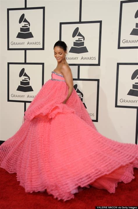 Rihannas Grammy Dress 2015 Is A Ginormous Pink Pouf By Giambattista Valli Huffpost
