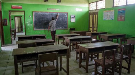 Feb 28, 2013 · ratusan orang sunni, yang terkait dengan forum musyawarah ulama, membakar setidaknya 50 rumah, membunuh satu lelaki syiah orang serta melukai satu lainnya. Image Orang Membersihkan Papan Tulis / Bagaimana Untuk ...