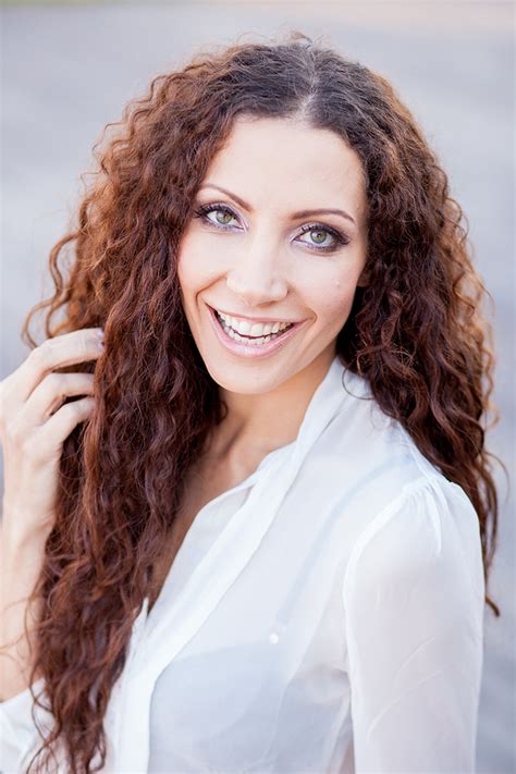 She attended the jaroslav jezek conservatory. Olga Lounová: Mám ráda v ruce volant | CENTRUM NEWS