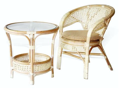 Skilled craftsmanship gives our rattan collection a casual yet elevated look that can dress up a room while keeping it casual. Pelangi Round Coffee Table - Rattan USA