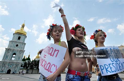 Activists Of Ukrainian Women S Movement Femen Shout Hold Placard News Photo Getty Images