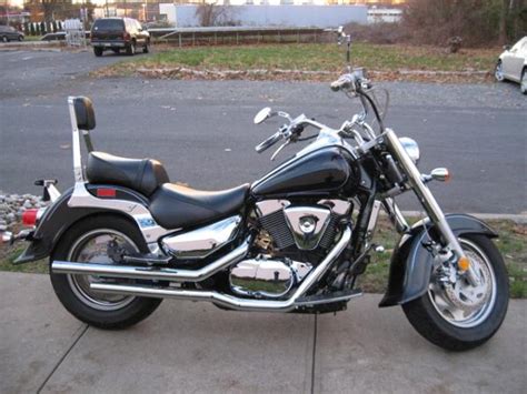 The suzuki vl1500 intruder is long, low and wide, very similar to kawasaki's vulcan 1500 in terms of power, overall feel and ride quality. 2001 Suzuki VL 1500 LC Intruder - Moto.ZombDrive.COM