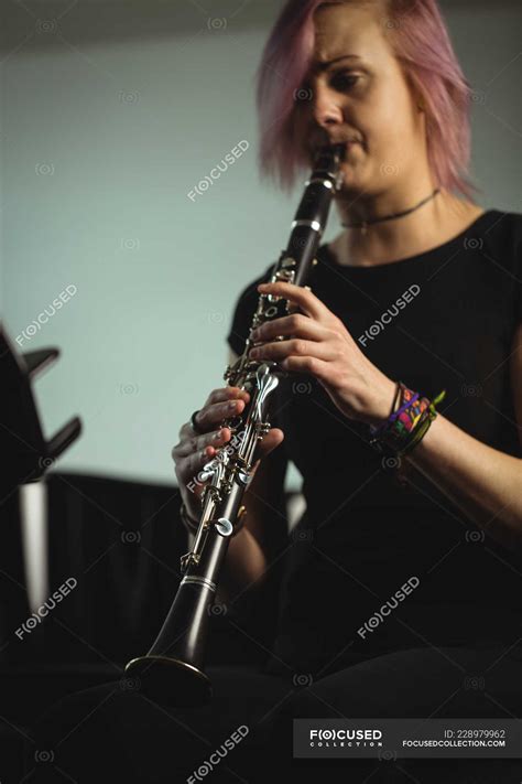 Beautiful Woman Playing A Clarinet In Music School — Keys Looking