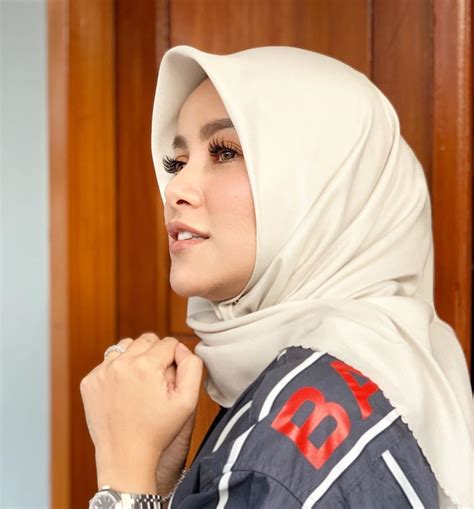 Potret Cantik Olla Ramlan Dengan Hijab Foto 1