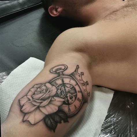 Tattoo Rose Arm Innen Rose Tattoos Rose Tattoos For Men Clock