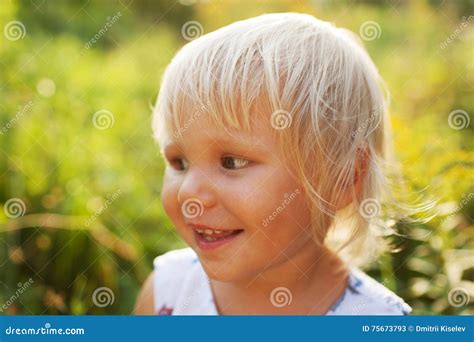 Belle Petite Fille Blonde Douce Image Stock Image Du Enfance Gosse
