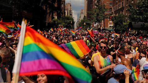 Tats Unis Gay Pride G Ante New York Pour Les Ans Des Meutes De