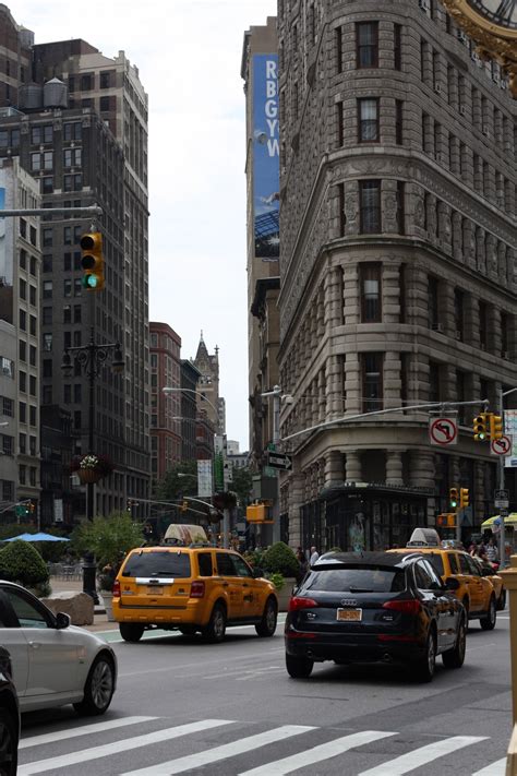 무료 이미지 보행자 건축물 도로 거리 시티 마천루 뉴욕 맨해튼 도시 풍경 도심 차량 정면 레인 탑