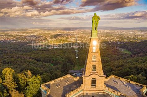 Kassel Von Oben Herkules Statue Auf Der Spitze Vom Schloss Herkules