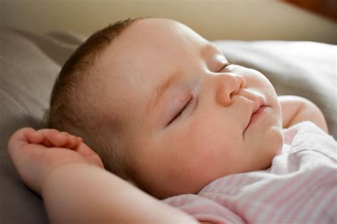 ¿cómo Dormir A Un Bebé Reino Bebes