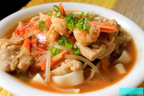Namun buat yang hobi dna cinta kuliner negeri gajah putih akan terasa akrab dengan tomyam yuk kita tengok dapur resepcaramasak.org untuk melihat cara membuat tomyam seafood khas. Resepi 93 : Kuey Teow Hailam.... kot