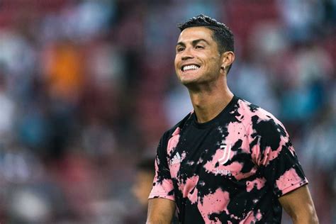Cristiano Ronaldo Becomes First Ever Billionaire Footballer Complex Uk