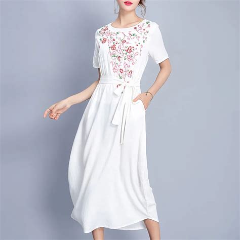 2017 Summer Cute Women White Cotton And Linen Embroidery Floral Short