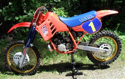 The cr250 has been built ever since, of course changing into the ultra competitive model it is today, weighing in at a feather weight 96kg! 1986 Honda CR250 CR 250 Restoration