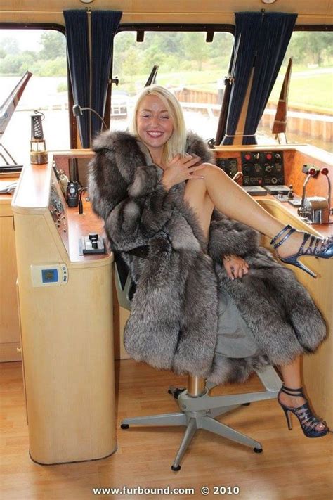 Pin Uživatele Lucie Fox Na Nástěnce Hot Furs V Roce 2019
