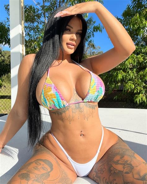 The Most Sexy Curvaceous Bodystar Renee Gracie Leaves Fans