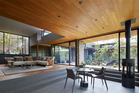 A Modern Japanese House With A Serene Courtyard In 2021 Modern