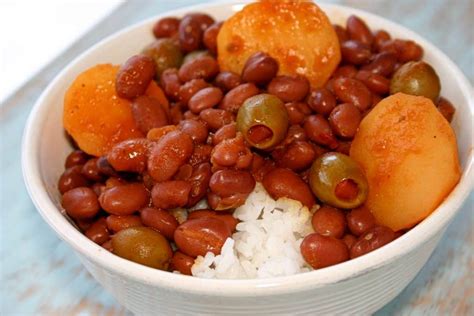 Puerto rican rice & beans. Puerto Rican Rice and Beans (Habichuelas Guisadas ...