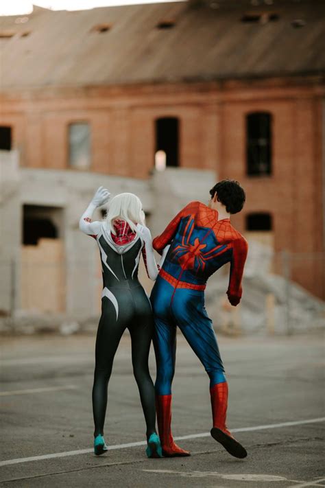 this couple did an amazing spiderman themed photo shoot amazing spiderman spider gwen cosplay