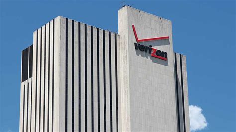 Its last close price was usd$58.89, which is 1.17% up on its. Verizon Stock Falls, Q3 Revenue And Wireless Subscribers ...