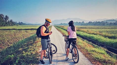 bike tour in countryside to enjoy fresh air and beautiful landscape