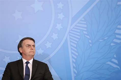 Bolsonaro sanciona lei que estabelece o Auxílio Brasil FAZENDO CONTA