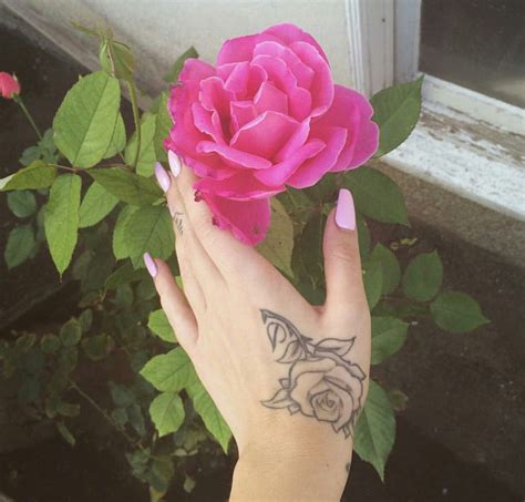 Kali Uchis Hand Rose Tattoo Septum Nose Piercing Piercing Tattoo