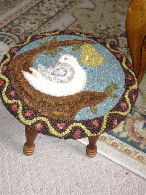 Rug Hooked Stool Rug Hooking Patterns Rug Hooking Hand Hooked Rugs