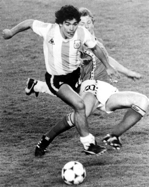 Argentine Soccer Great Diego Maradona Dies At 60 Abc6