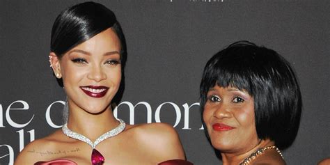Rihannas Mom Reveals The Only Fashion Advice She Gave To Her Daughter Elle Magazine Us