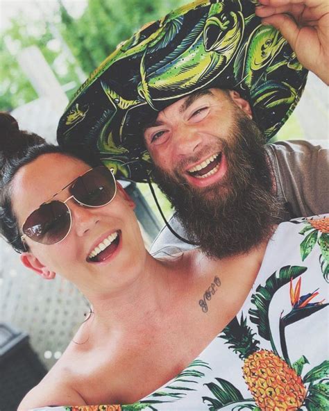 Jenelle Evans Rocks Out In Swimsuit For Body Positive Pool Dance