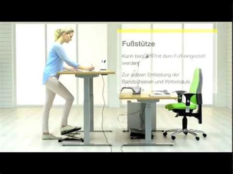 Aus ergonomischer sicht hilft ein in der höhe anpassbarer schreibtisch stets dabei, dass der jeweilige nutzer sich bestmöglich zu ihm positionierten kann, ohne dabei eine schlechte körperhaltung. Ergonomisch Arbeiten am höhenverstellbaren Schreibtisch ...