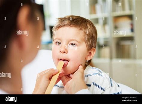 Tonsillitis Hi Res Stock Photography And Images Alamy