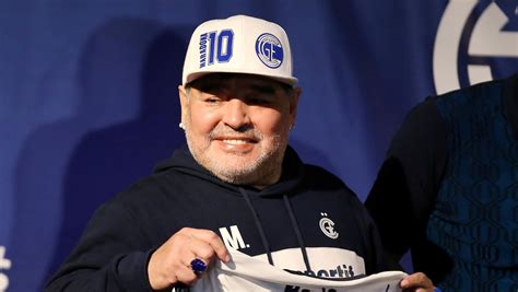 Peki sözleşmesi kaç yılık ve ne kadar kazanacak? Diego Maradona ist tot - Blickpunkt Lateinamerika