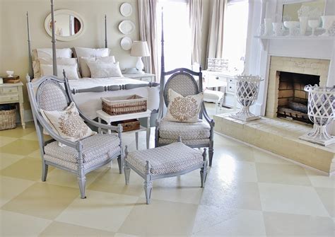 Painting hardwood floors is an innovative way to add punch and dimension to any room in a house. Unique DIY Painted Plywood Floors | Thistlewood Farms