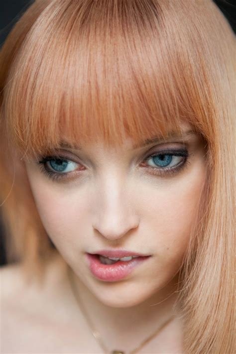 A Strawberry Blonde Shade Brings Out The Rosiness Of Kays Skin And Makes Her Blue Eyes Pop Blue