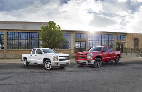 2015 Chevrolet Silverado Offers Custom Sport Package