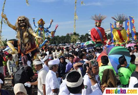 Cara menggambar & mewarnai monas. Foto : Jelang Hari Nyepi, parade ogoh-ogoh mewarnai Monas ...