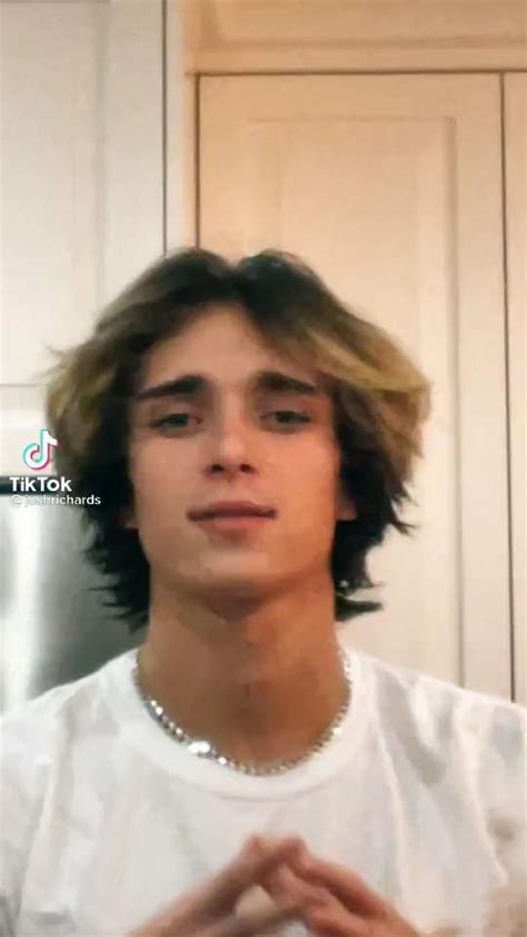 Discover the best hairstyles and most popular haircuts for men a better head of hair starts here. Josh richards haircut Vidéo en 2021