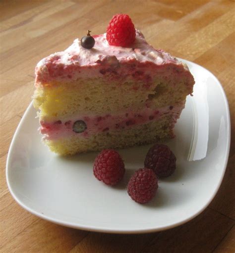 Kuchen rezepte springform 18 cm. Kleines Beeren-Sahne-Törtchen | Lebensmittel essen ...