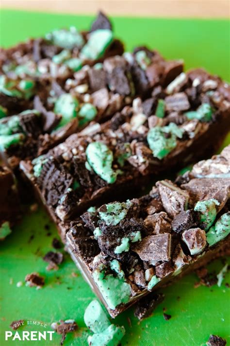 Oreo cookies are the perfect anytime snack—with or without a glass of ice cold milk. Easy Mint Oreo Fudge • The Simple Parent
