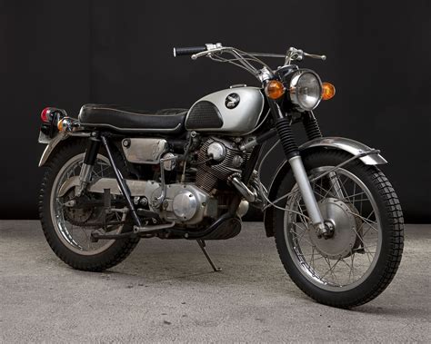 Making motorcycles with the basic goal of bringing joy and satisfaction to people serves as the starting point of honda. Bikes - Thursday May 9th | Honda bikes, Honda, Classic ...