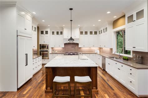 Typically, this layout features miles of countertop and cabinetry that lines the room, as well as the middle of the space. Ideas for kitchens - layout & design
