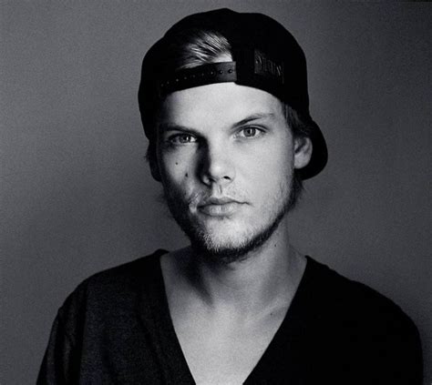 Tim created music that brought people together with timeless memories from all over the world. Las 5 mejores colaboraciones de Avicii | MDM Electro